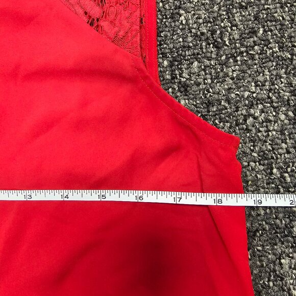 BOGO 🎀 BUNDLE OF 2 Lace accent tops- Size Large - Picture 8 of 9